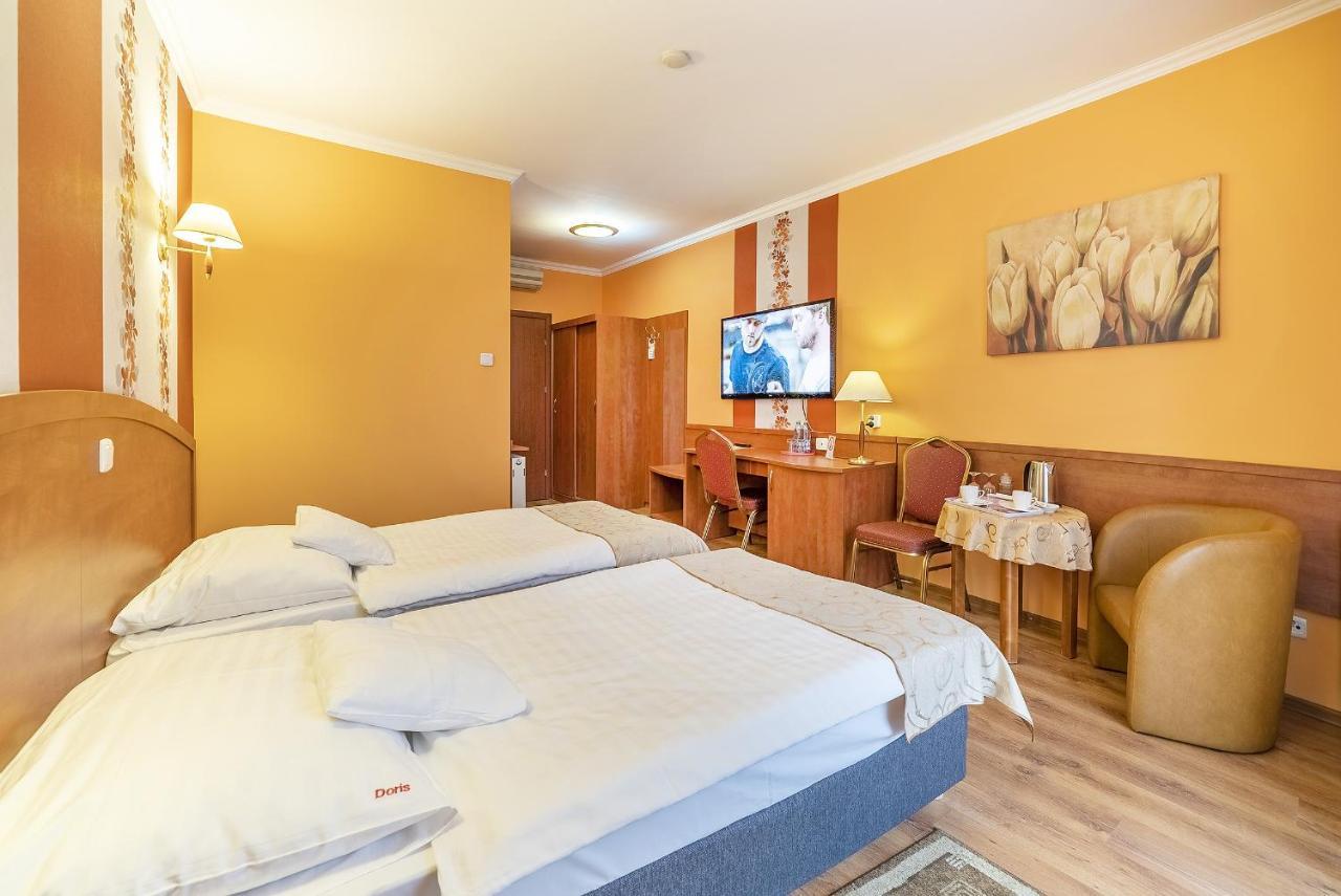 Hotel Doris Oborniki Exteriör bild