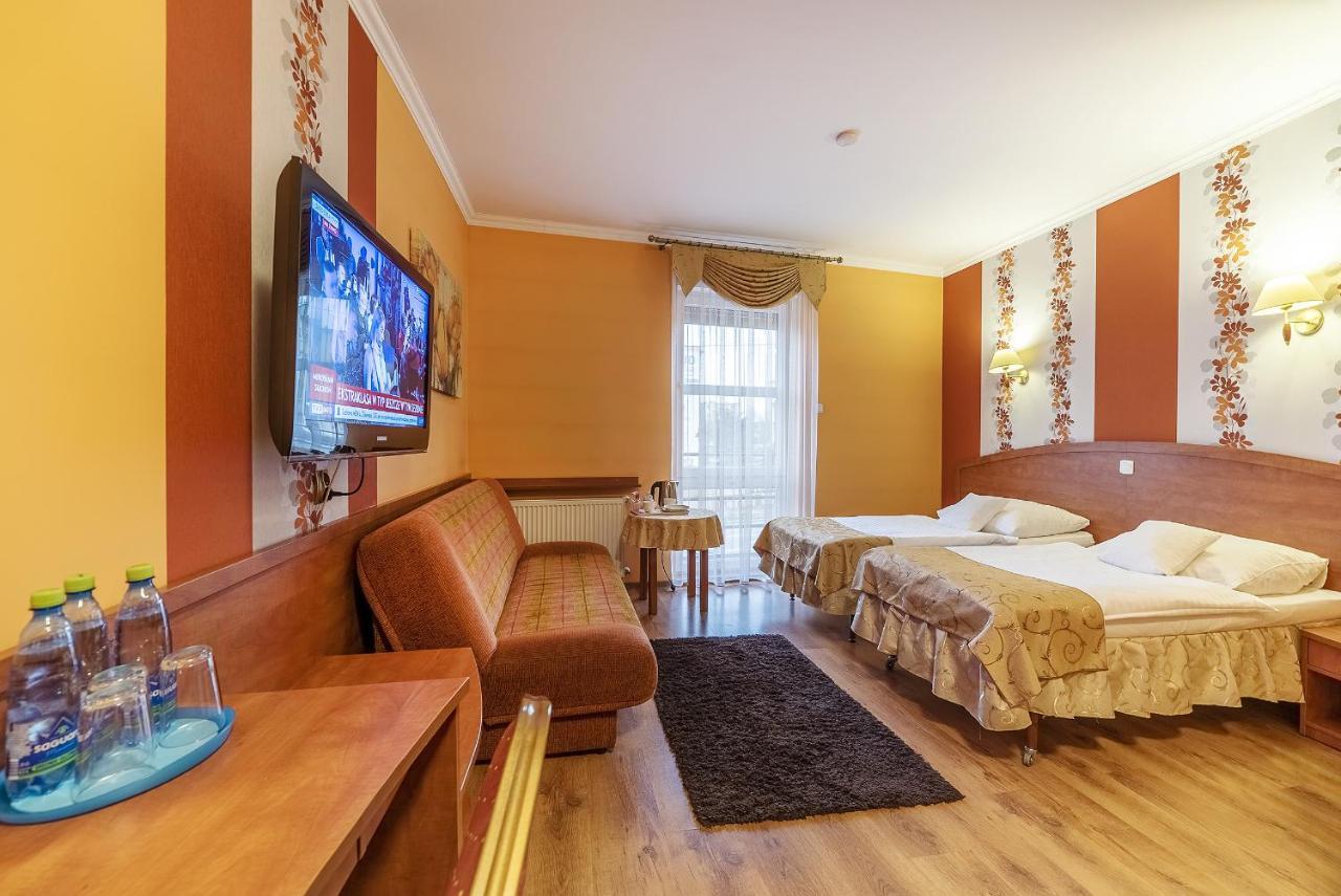 Hotel Doris Oborniki Exteriör bild